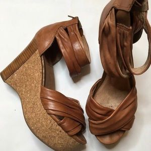 🔘 EUC -Miz Mooz “Avalon” platform sandals - 38